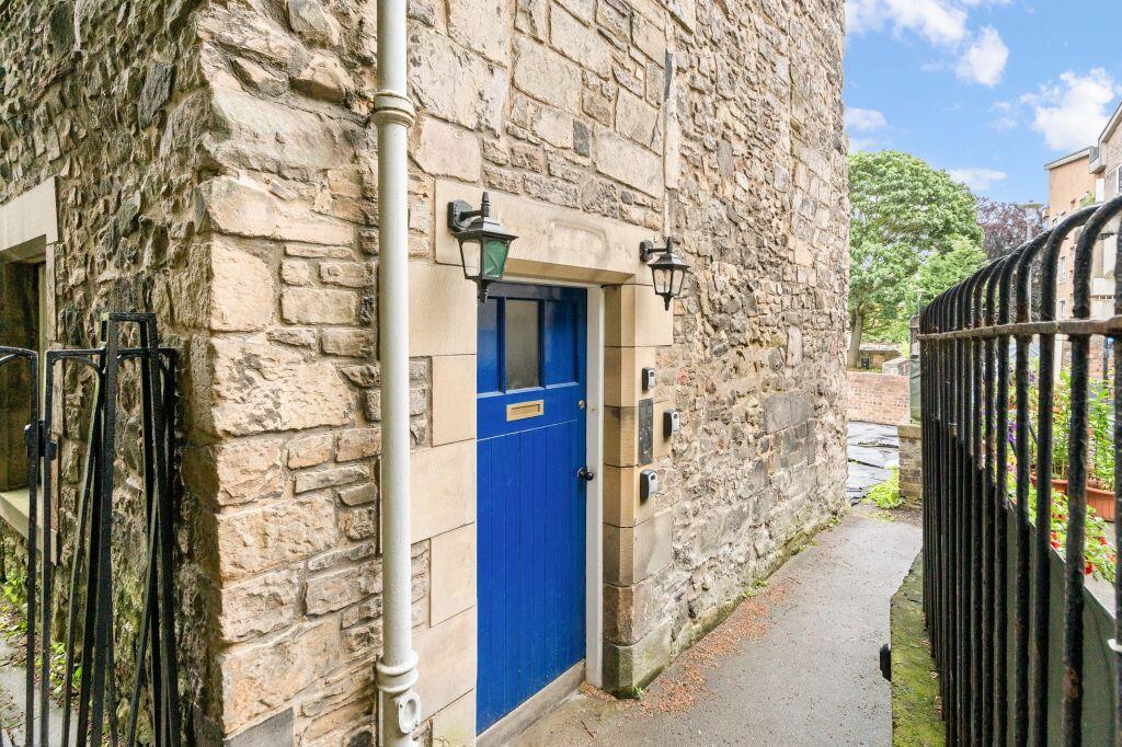 129/2 Canongate, Edinburgh, EH8 8BP photo 3
