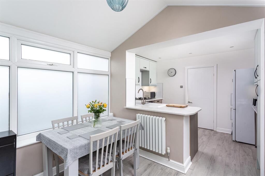11, Lindley Wood Grove, York, YO30 4SR photo 4