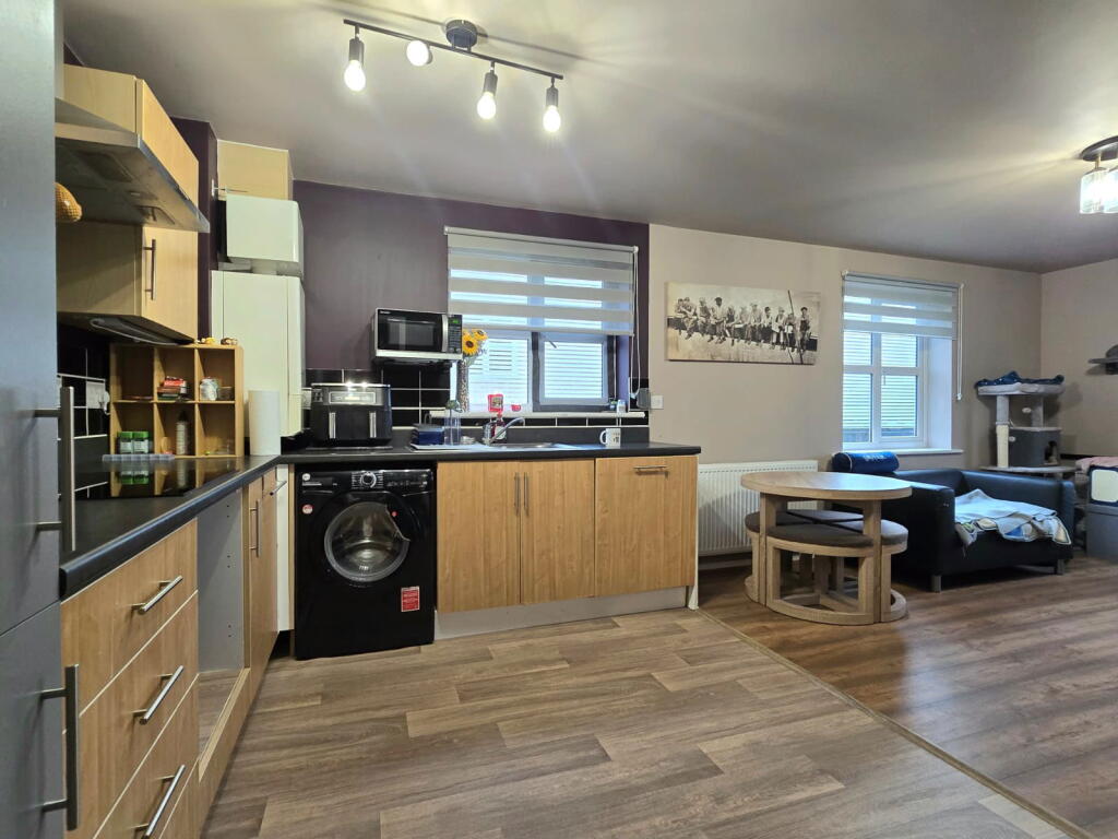 Apartment in Northampton, Duston - View 4