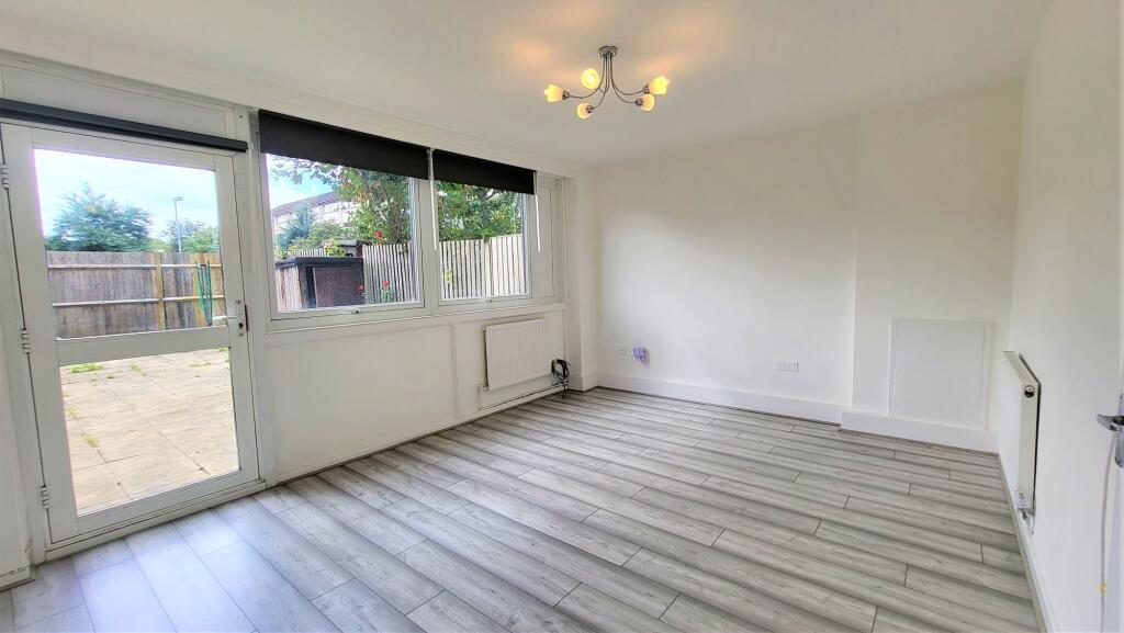 Apartment in Mitcham, Merton - View 2