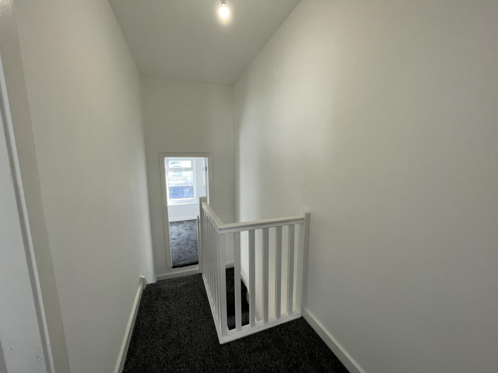 House in Hull - View 4