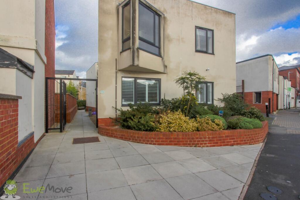 Main image of property: 27A New Street, Cheltenham