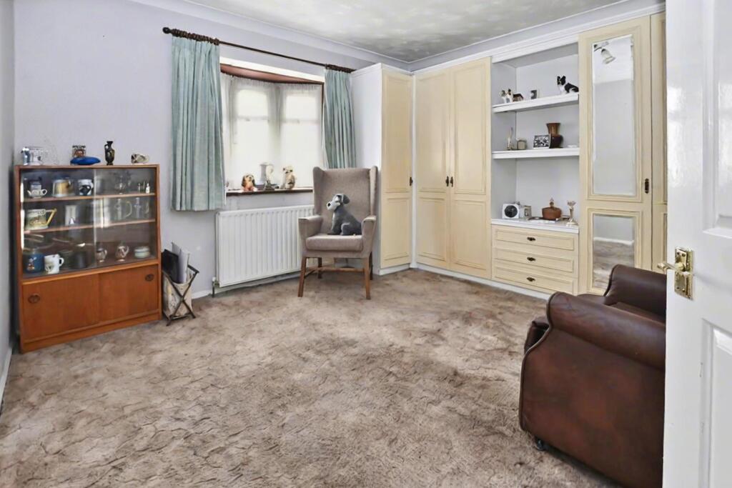 House in Southend-on-Sea - More