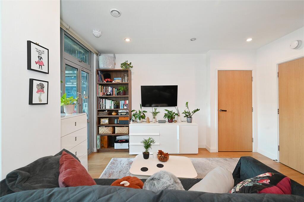 Ross Way, London, E14 - More