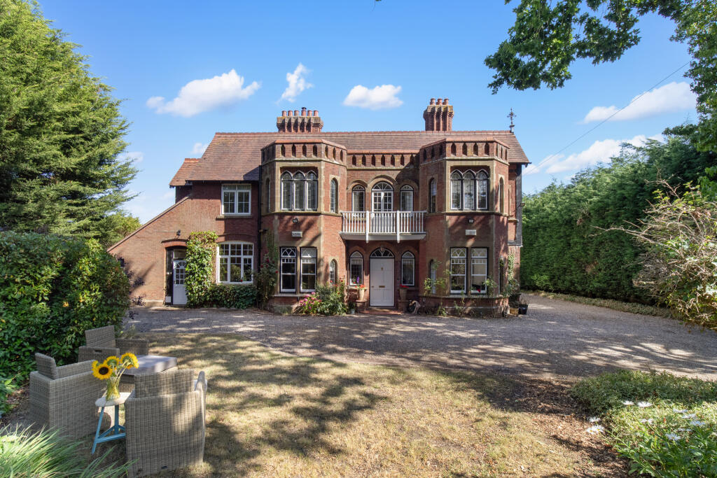 Main image of property: Lower Broadheath, WR2