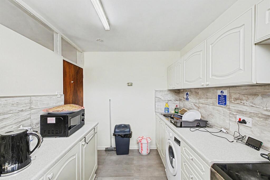 Apartment in Northampton - View 5
