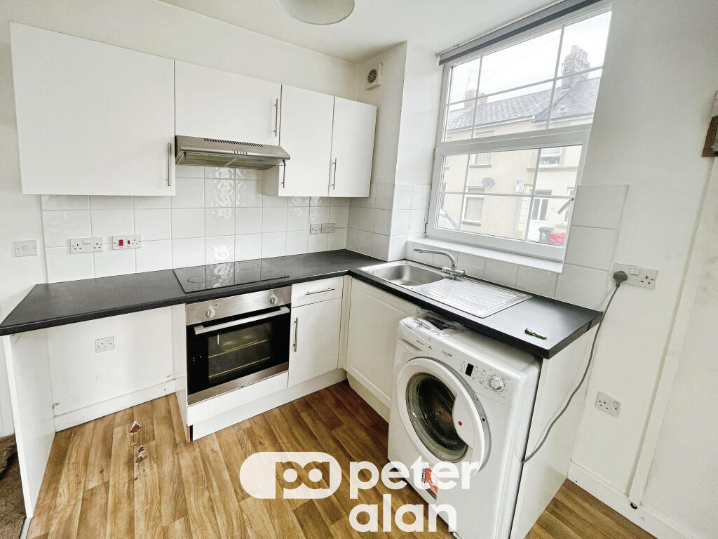 Apartment in Newport - View 2