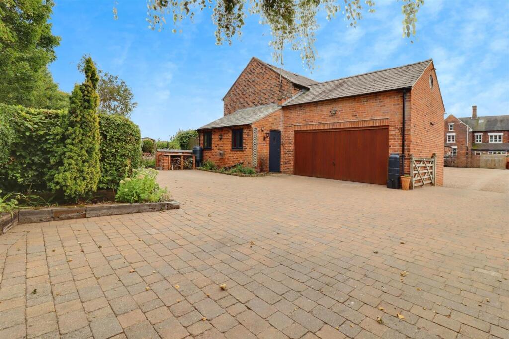 Hind Heath Road, Sandbach photo 3