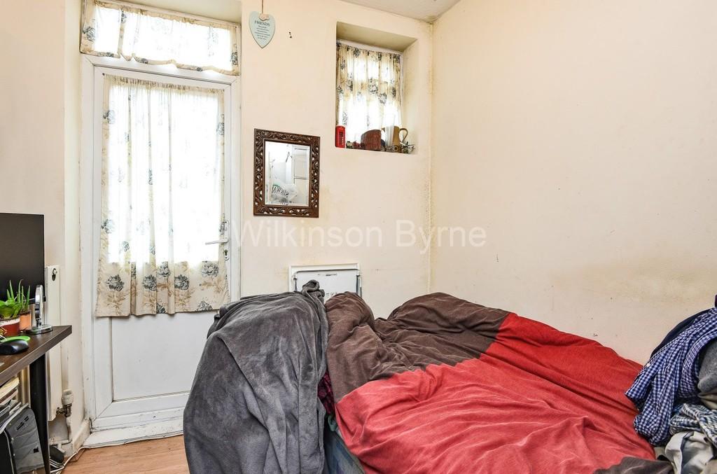 Bowes Road photo 4