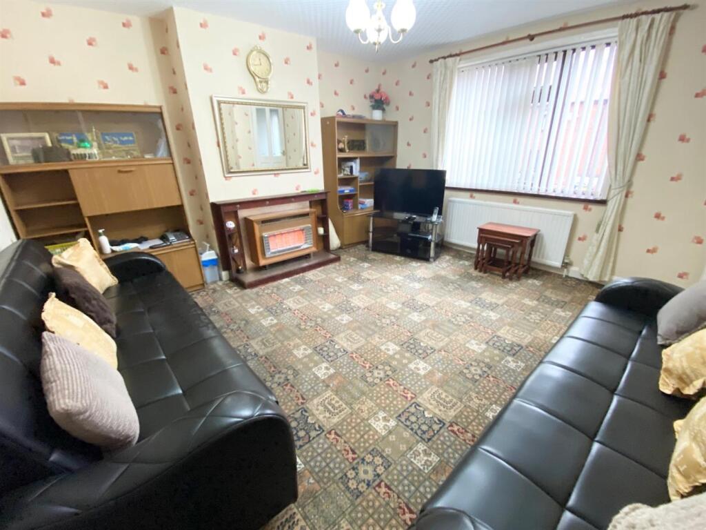 Holly Road, Thornton Lodge, Huddersfield photo 2