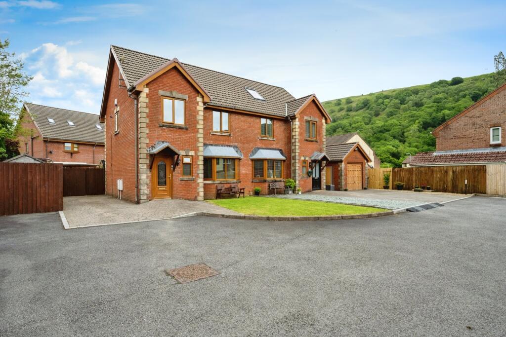 Main image of property: Graig Newydd, Godrergraig, Swansea, Neath Port Talbot, SA9