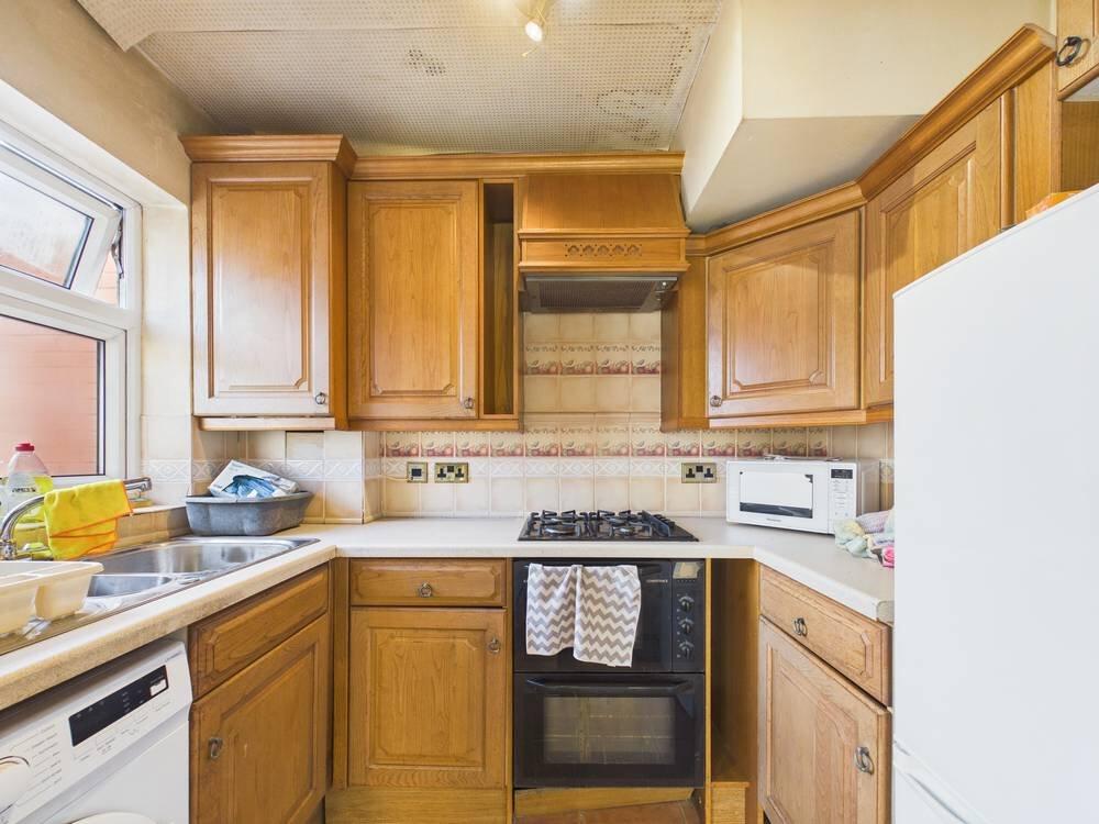 Byward Avenue, Feltham, Middlesex, TW14 photo 3