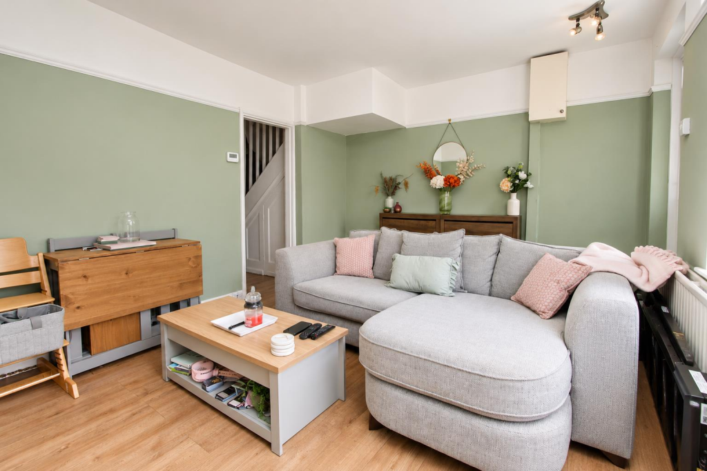 House in Sutton - More