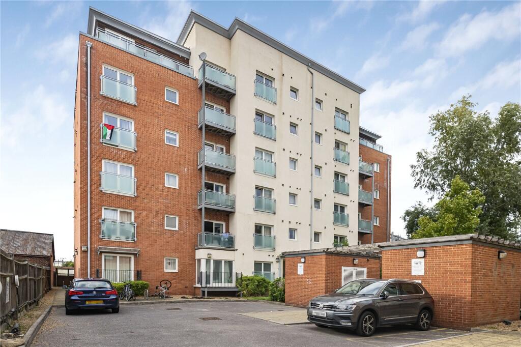 Main image of property: Caversham Road, Reading, Berkshire