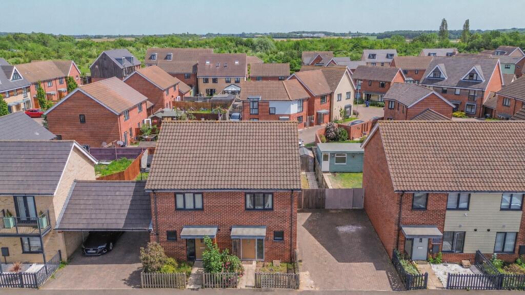2-bed semi-detached on Otter Road, Upper Cambourne, Cambridge, £280,000