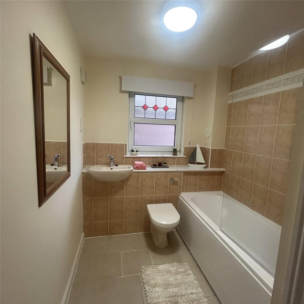 Apartment in Edinburgh - More