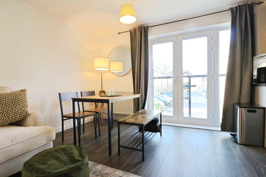 Apartment in Slough - More