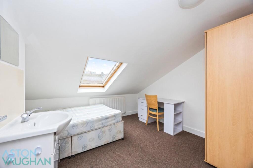 5 bedroom terraced house for rent