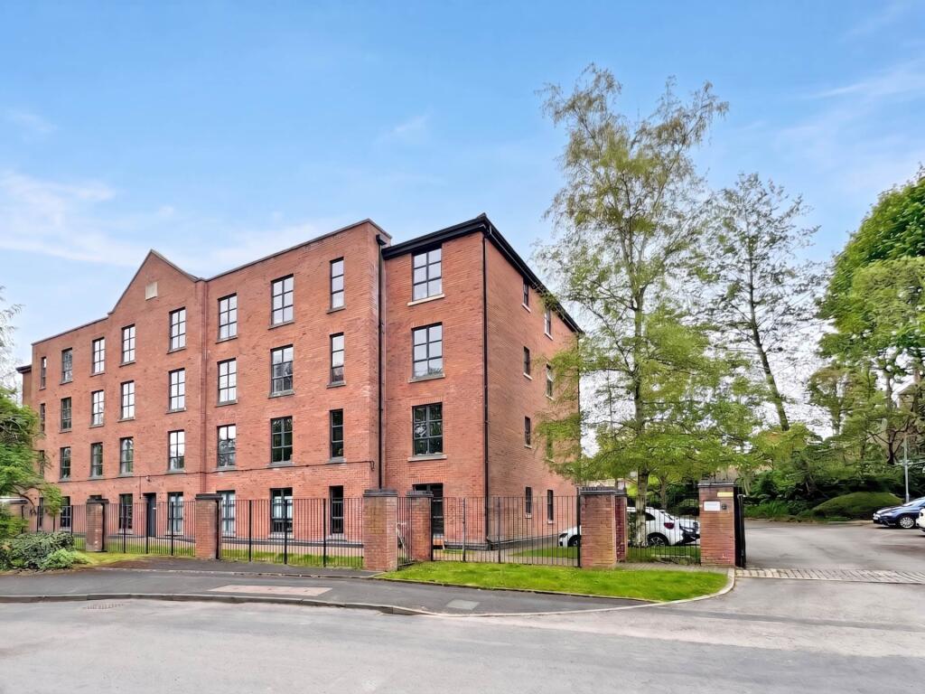 Main image of property: 25 Commercial Street, Hyde