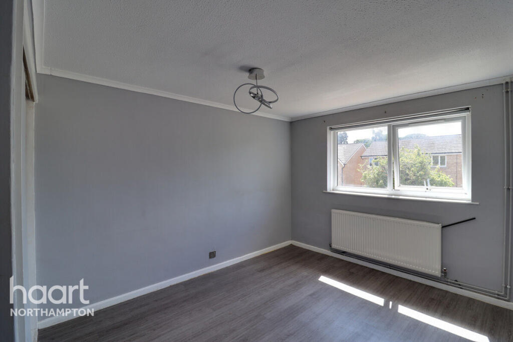 Apartment in Northampton, Briar Hill - View 4