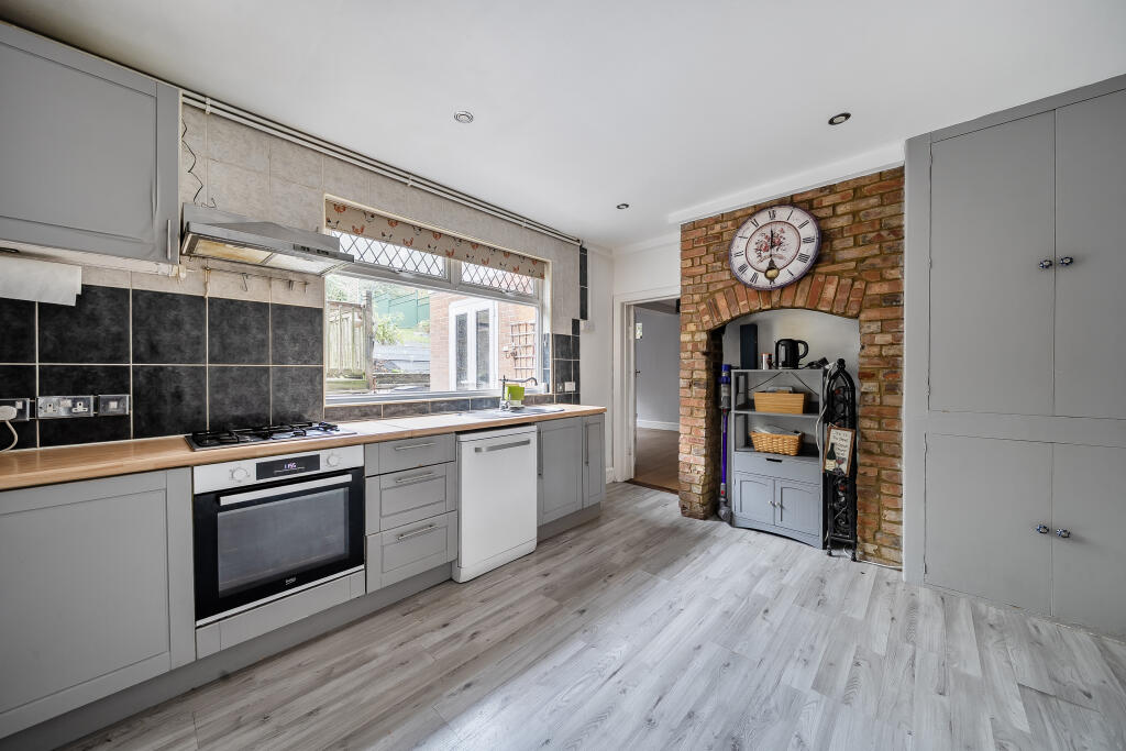 Springfield Avenue, London, N10 photo 2