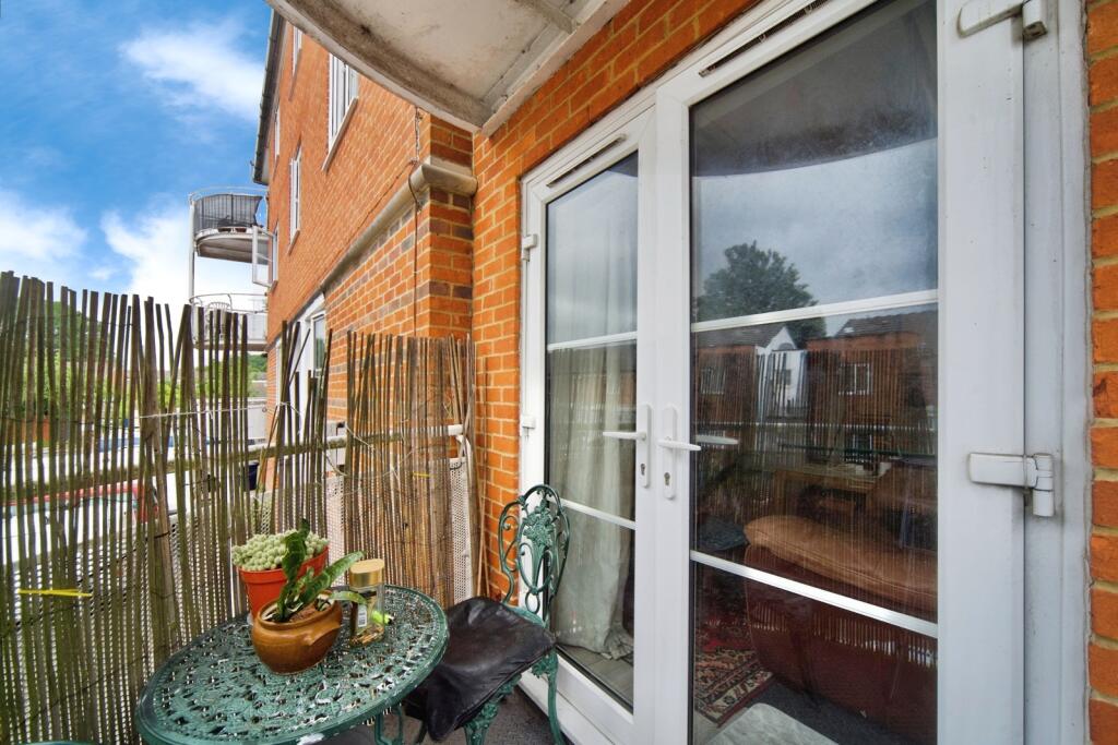 Pageant Avenue, London, NW9 photo 2