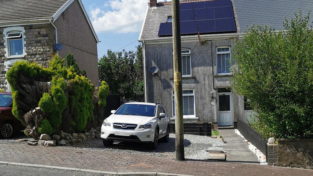 House in Cwmllynfell, Ystradowen