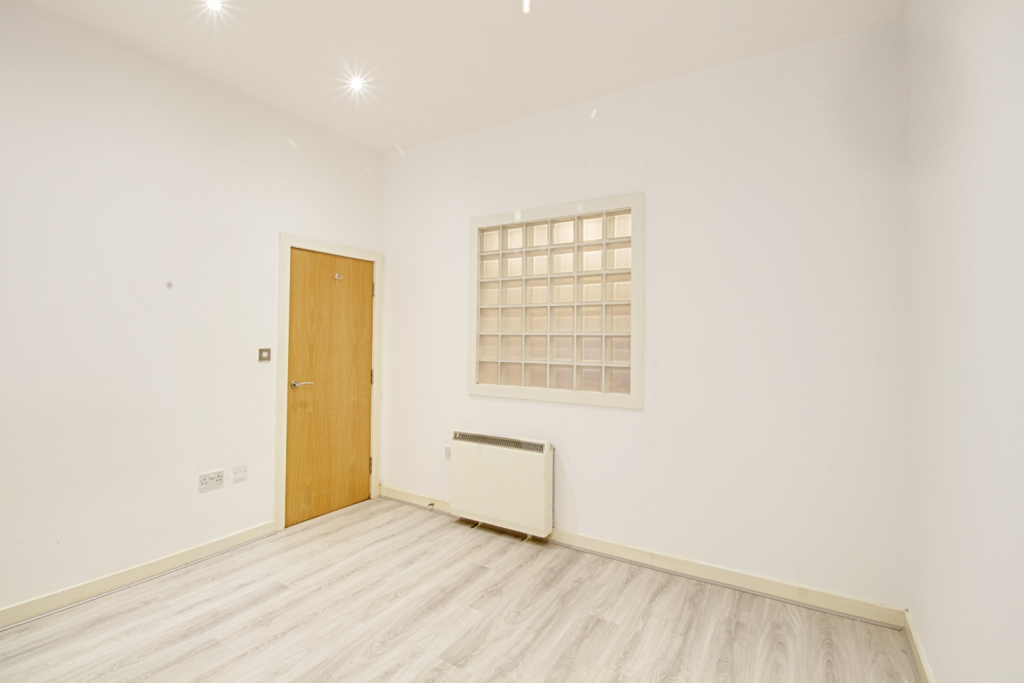 Apartment in Liverpool - More