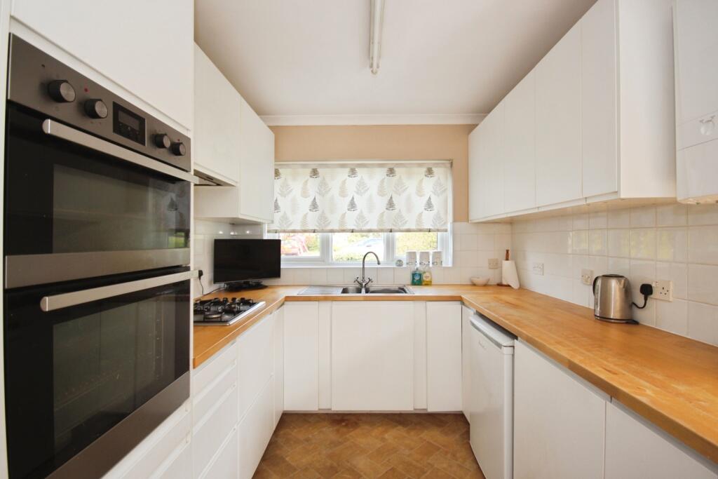 Aintree Drive, Leamington Spa, Warwickshire, CV32 photo 4