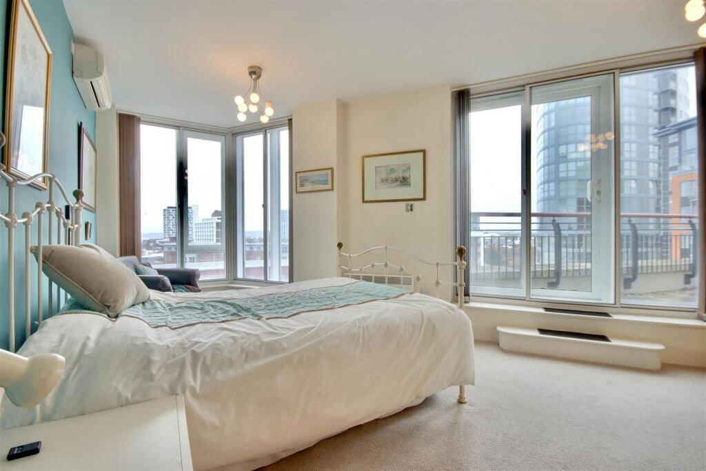 Apartment in Portsmouth - More