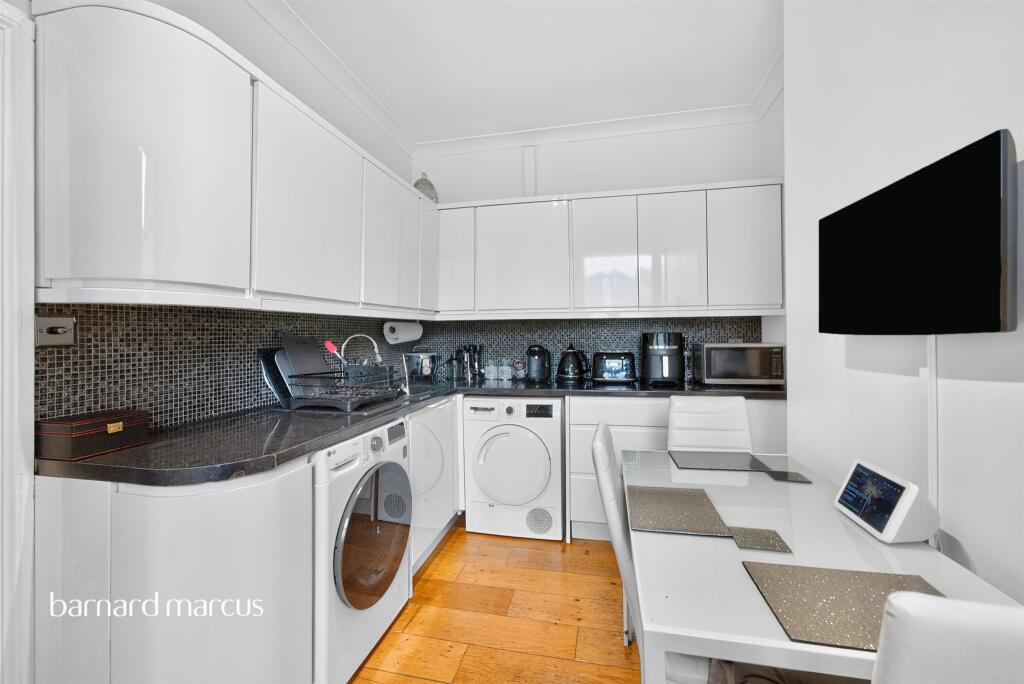 Apartment in London, Whetstone - View 2