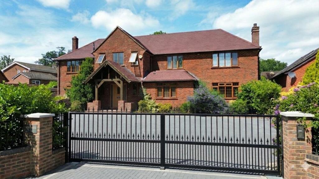 House in Binfield, Amen Corner, Temple Park - View 2