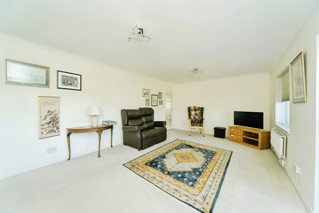Apartment in Eastbourne, East Sussex - View 4