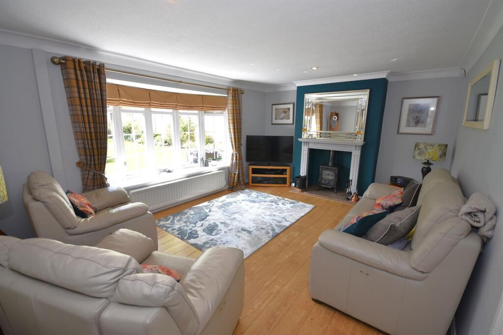 Arbour Crescent, Macclesfield, SK10 photo 4