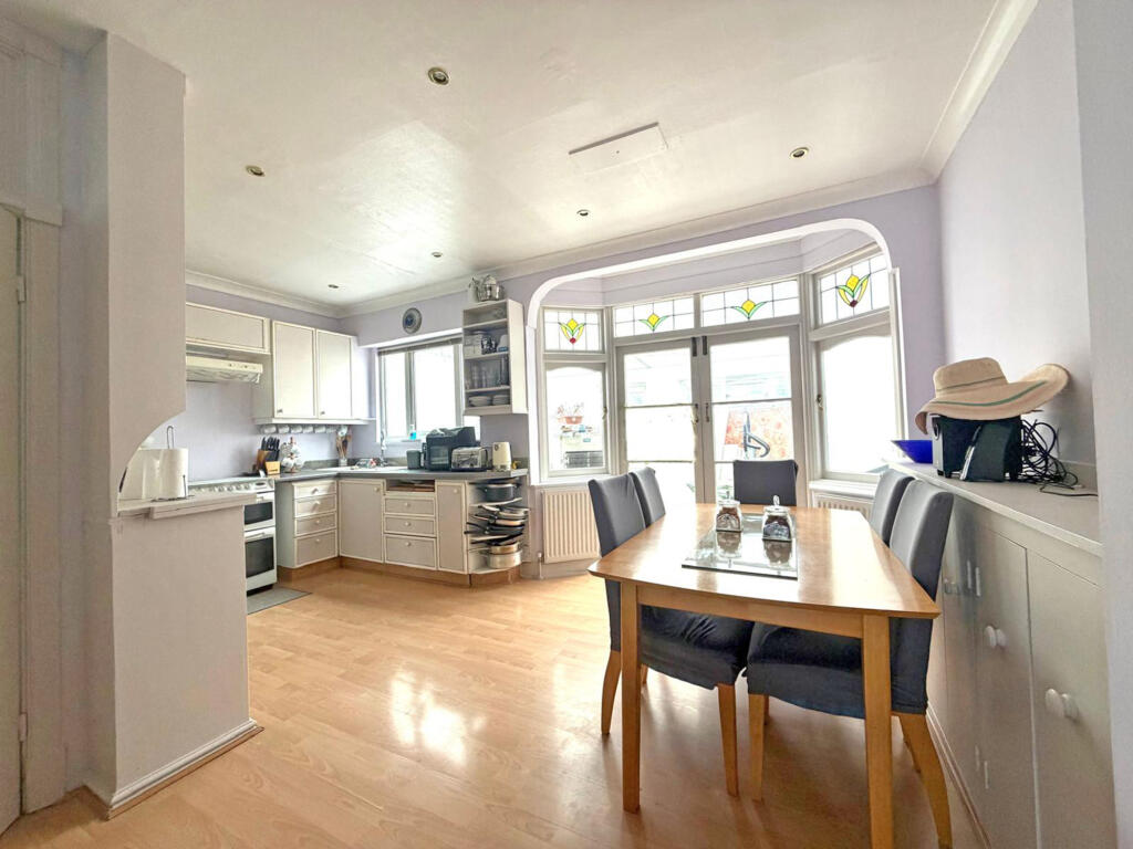 House in Romford - More