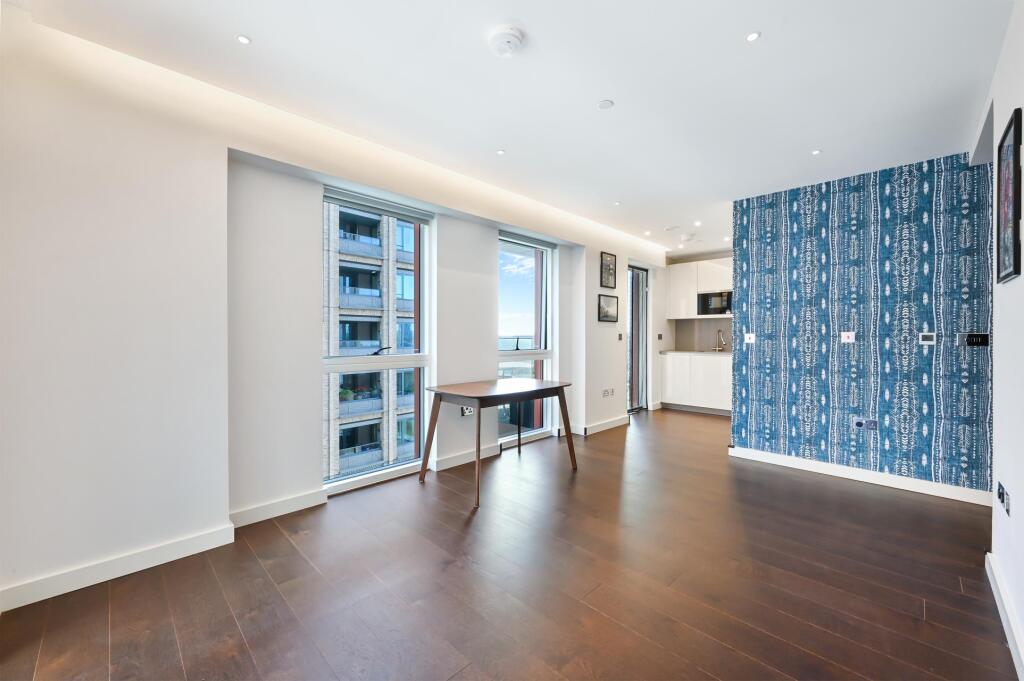 Montrose Building, Lexington Gardens, Nine Elms, SW11 photo 4
