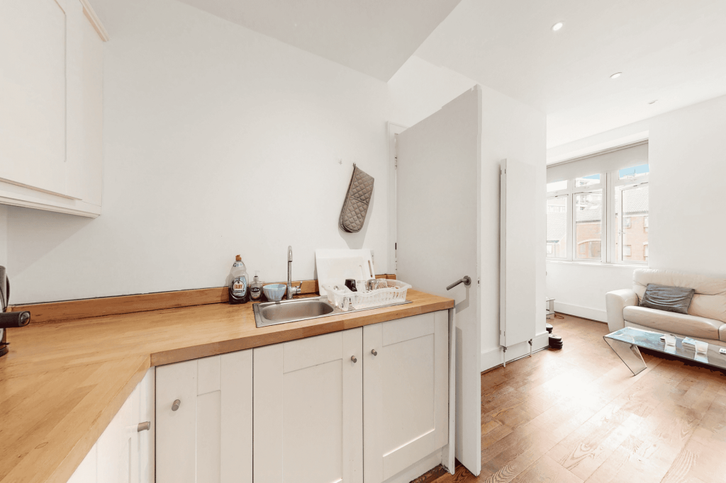 Apartment in London - More