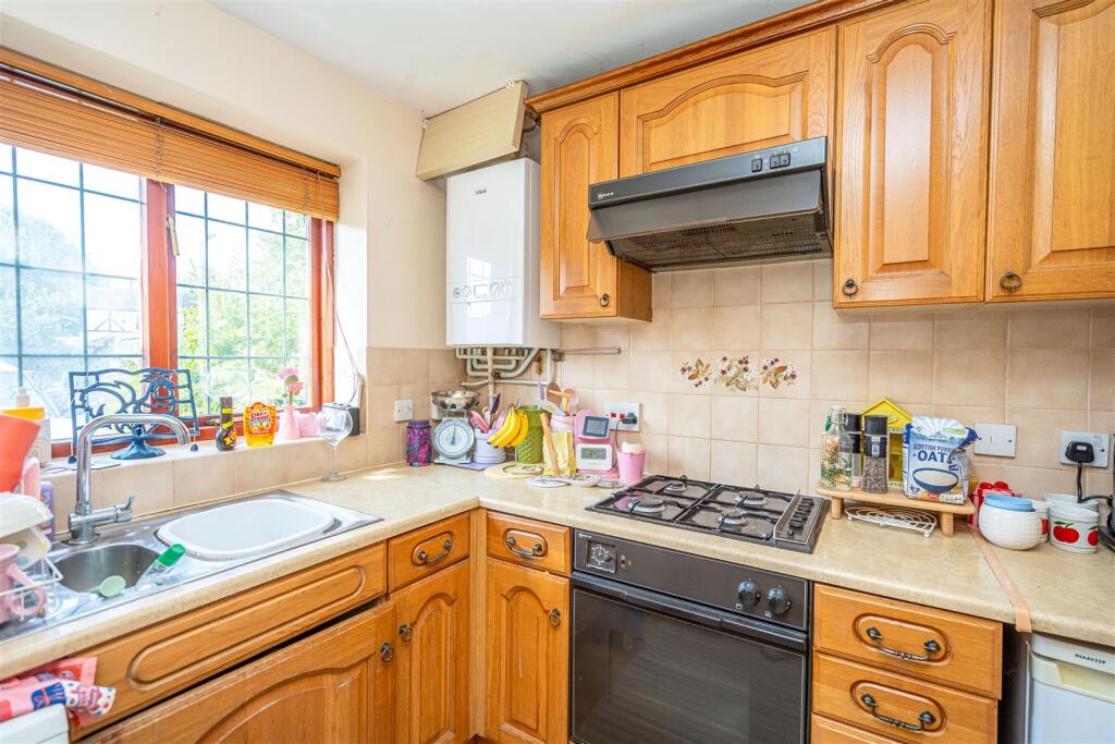 18 Tanfield Close, Tettenhall Wood, Wolverhampton, WV6 8EG photo 2