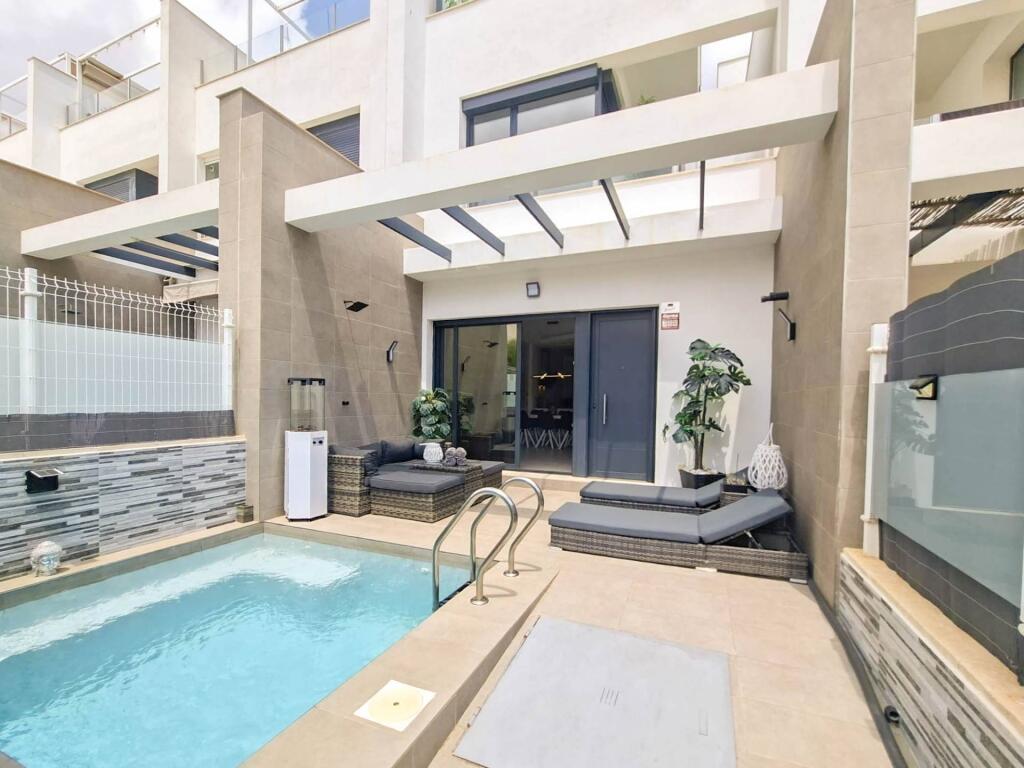 Main image of property: Valencia, Alicante, Villamartin