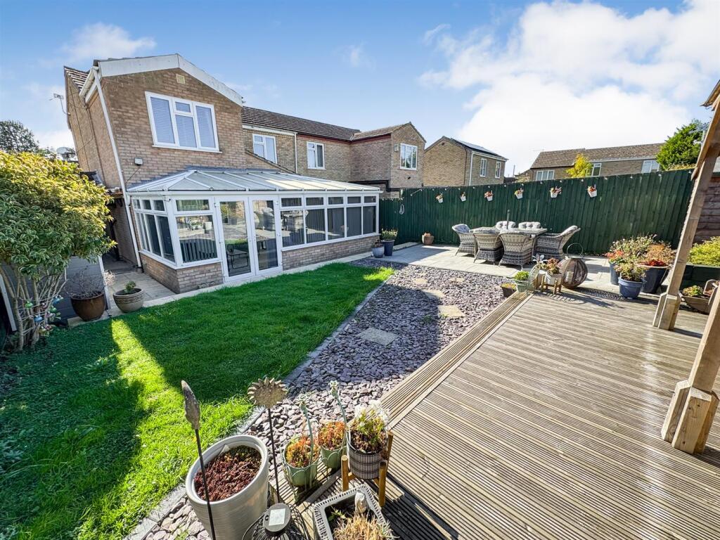 House in Northampton, North Northamptonshire - View 4