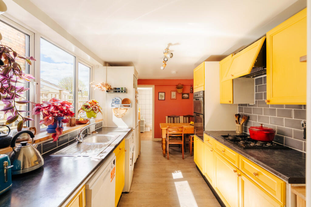 Apartment in Bristol, Bedminster - View 4