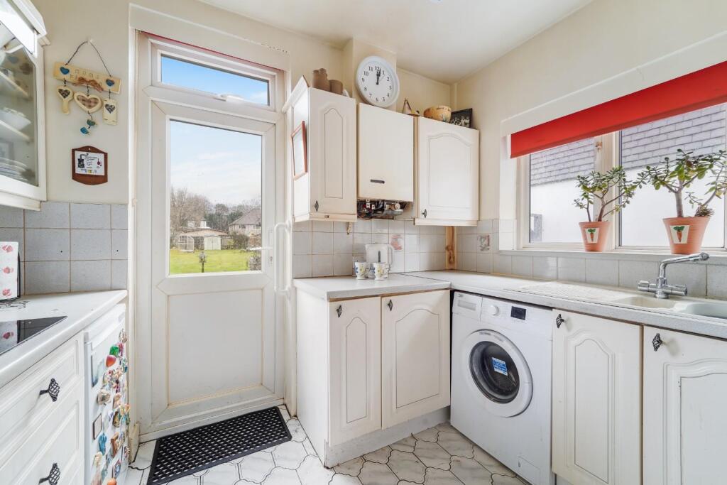 House in Epsom and Ewell, Stoneleigh - More