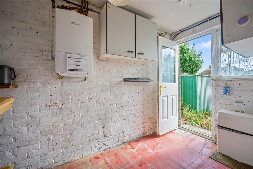 House in Swale, Queenborough - More