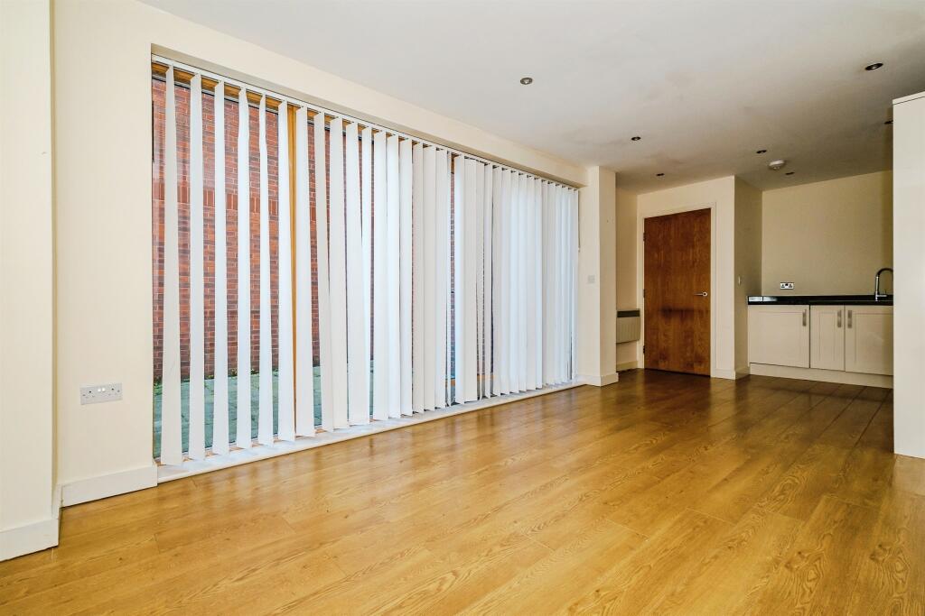 Apartment in Horsham, New Town - View 4