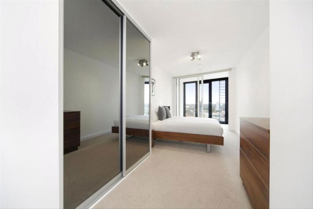 Apartment in London, Stratford - View 4