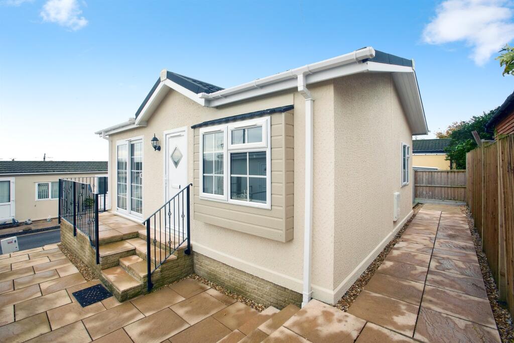 2-bed caravan on Holders Road, Amesbury, Salisbury, £199,995