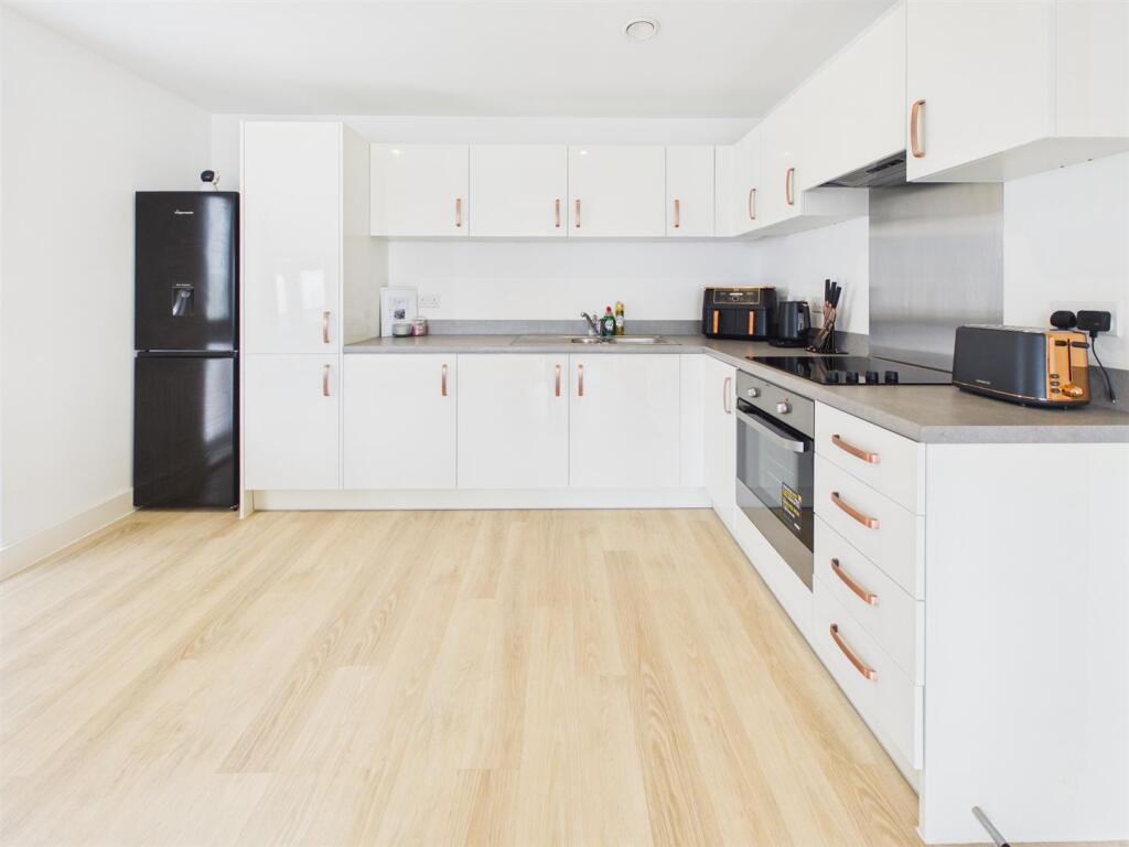 Apartment in Gloucester, The Waterfront, Linden - View 2