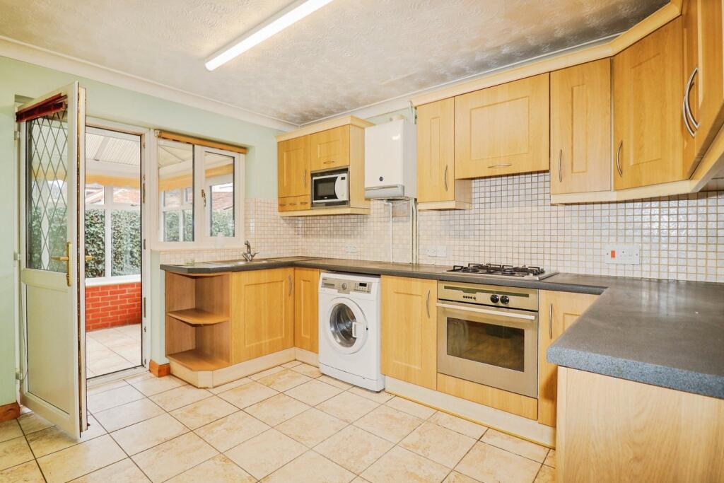 Redenhall Road, Harleston, IP20 photo 4