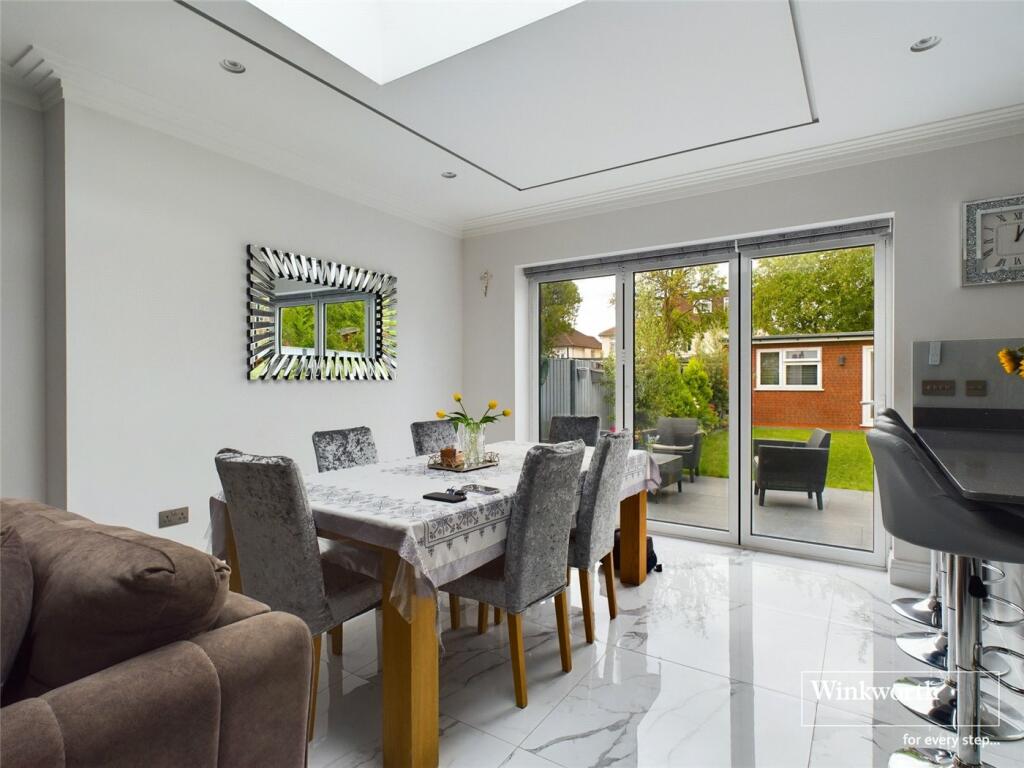 Fairfield Avenue, Edgware, Middlesex, HA8 photo 2