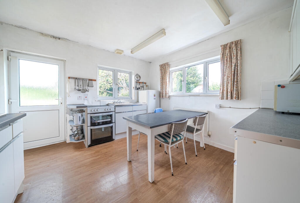 Station Road, Bishops Cleeve, Cheltenham, Gloucestershire, GL52 photo 4